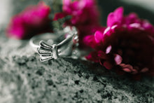 Load image into Gallery viewer, Belladonna Mourning Ring