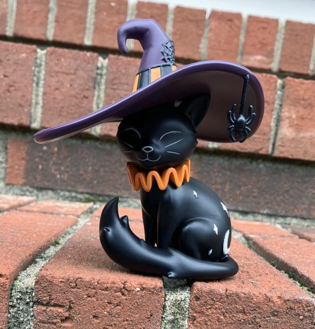 Luna the Witch Kitten - LE Vinyl Figure