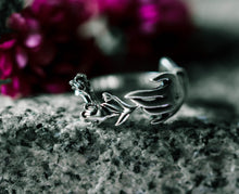 Load image into Gallery viewer, Belladonna Mourning Ring
